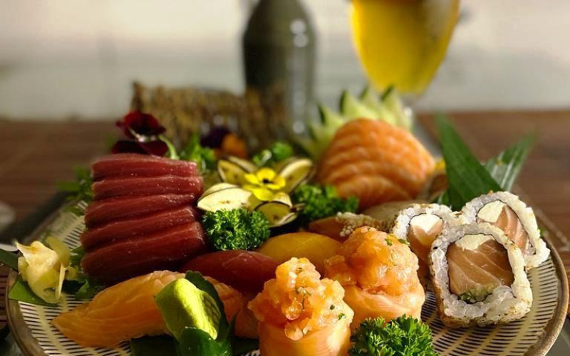 17 dicas para você harmonizar sushi com vinhos, cervejas e drinks