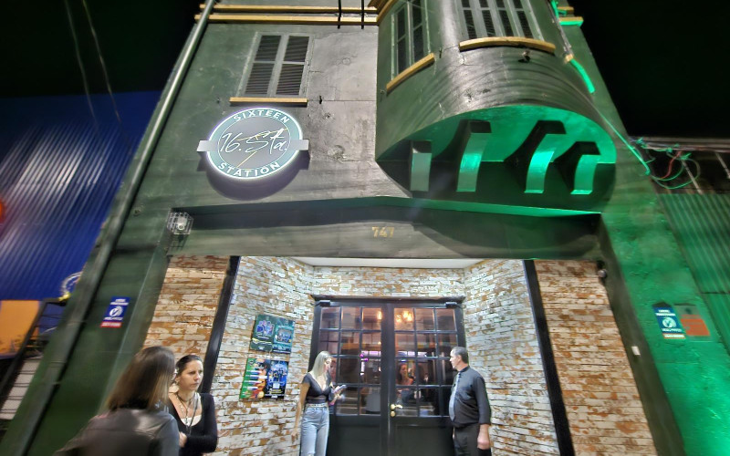 Espaço para celebrar a música, o rock e a cultura em Porto Alegre comemora um ano com o Sixteen Station Pub – Teu PUB favorito